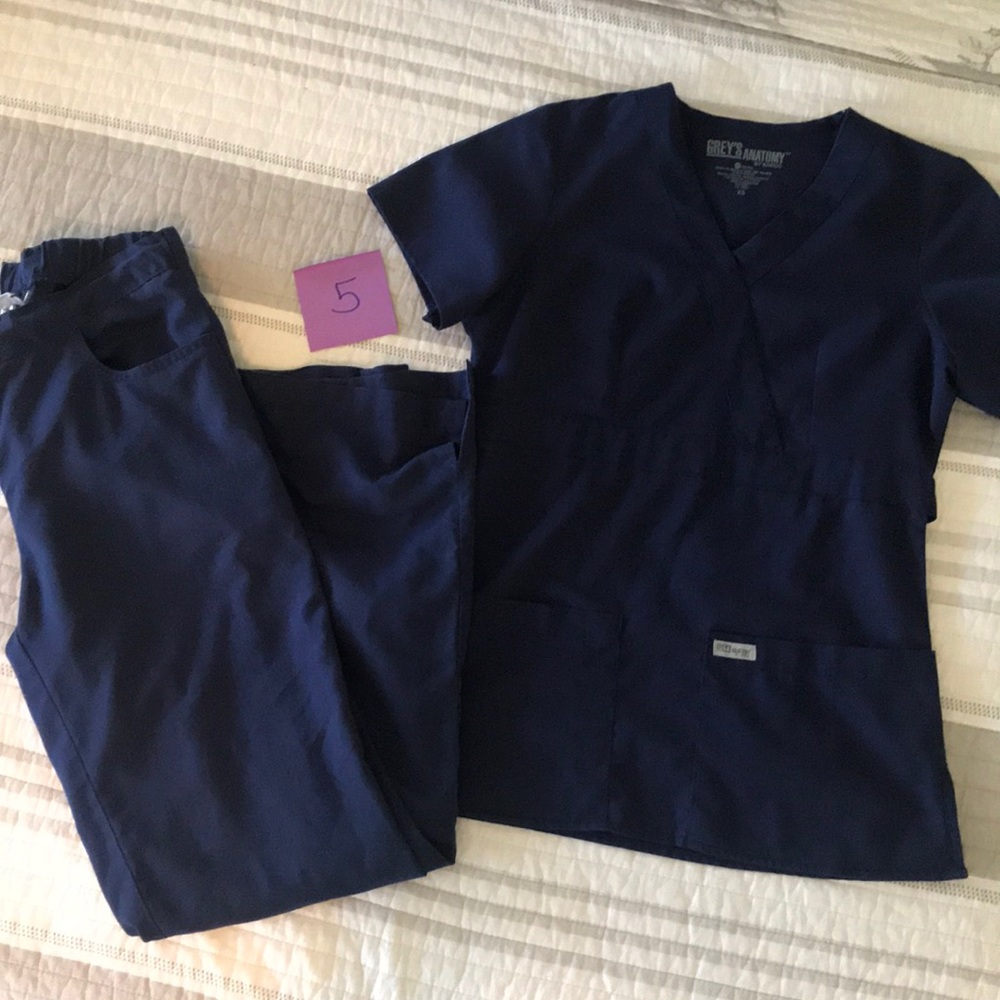 Grey’s Anatomy Barco Navy Scrub Set